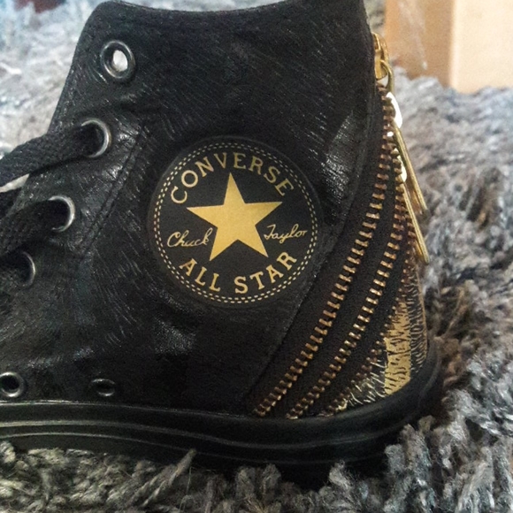 Black Converse with gold zippers Chucks - Picture 8 of 13